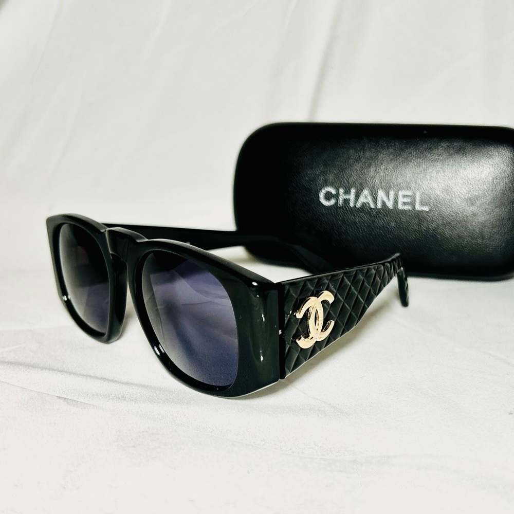 VTG Chanel Quilted CC Sunglasses W/ Original Case